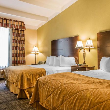 Clarion Hotel & Suites Hamden-New Haven Extérieur photo