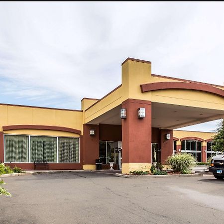Clarion Hotel & Suites Hamden-New Haven Extérieur photo