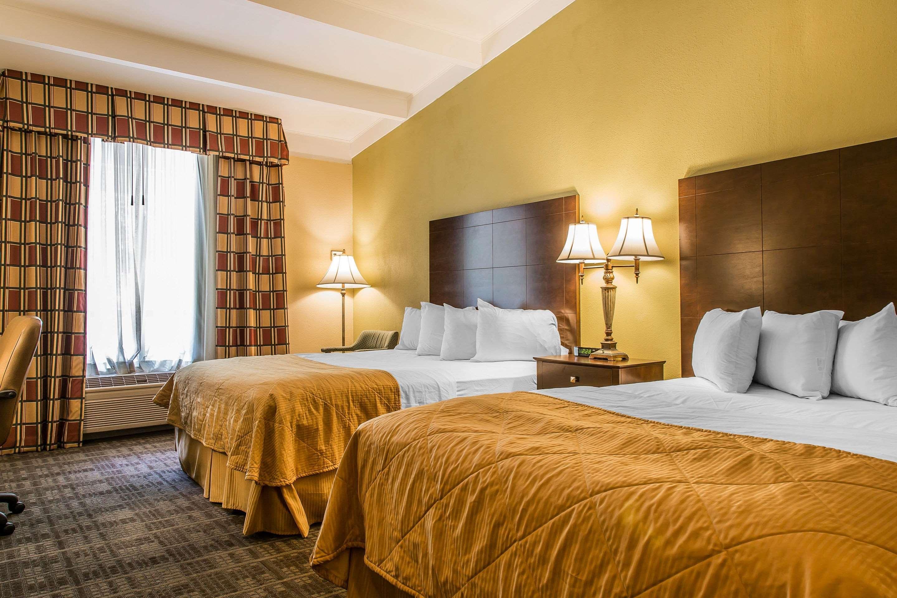 Clarion Hotel & Suites Hamden-New Haven Extérieur photo