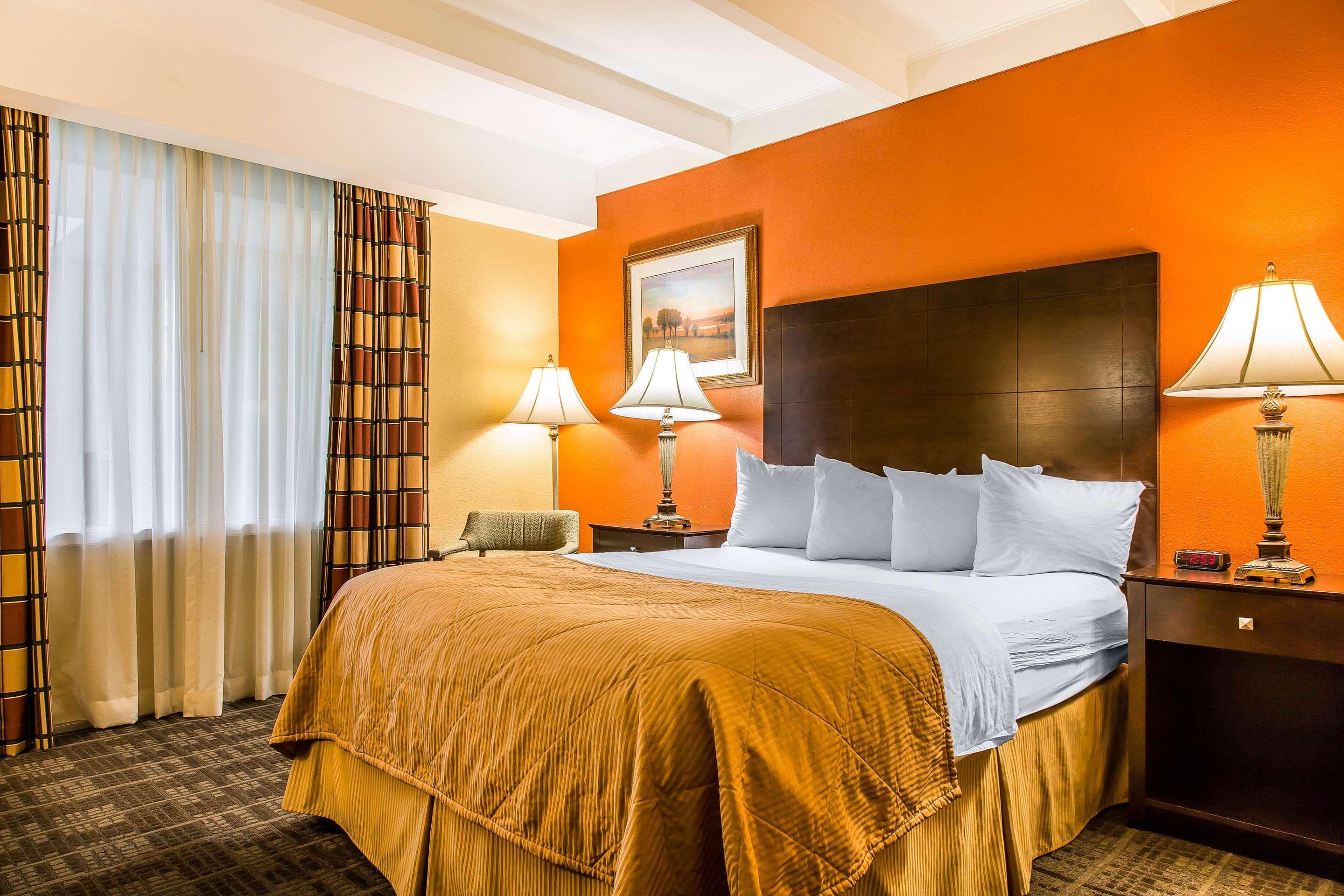 Clarion Hotel & Suites Hamden-New Haven Extérieur photo