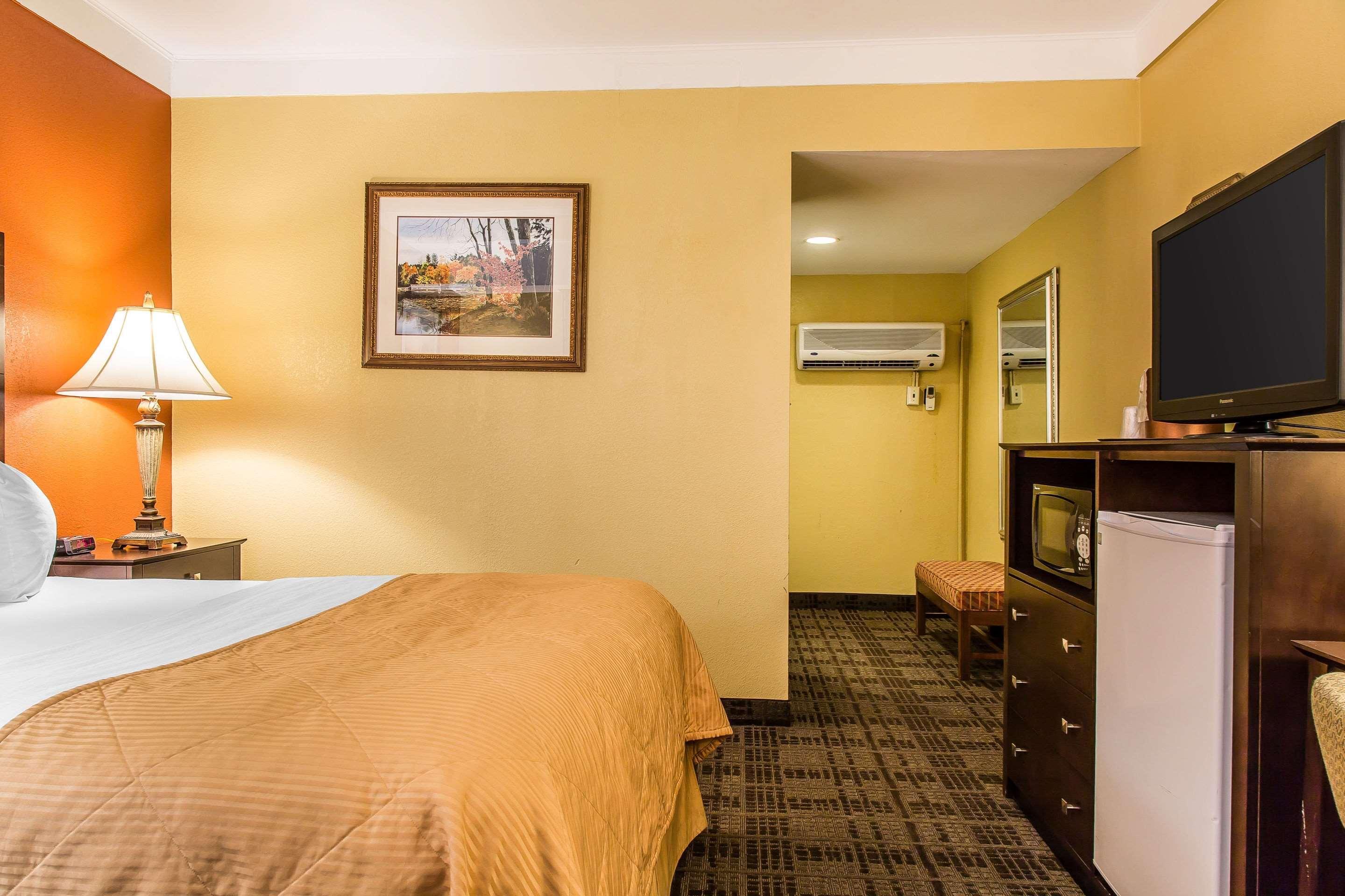Clarion Hotel & Suites Hamden-New Haven Extérieur photo