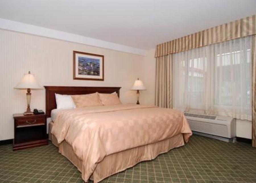 Clarion Hotel & Suites Hamden-New Haven Extérieur photo