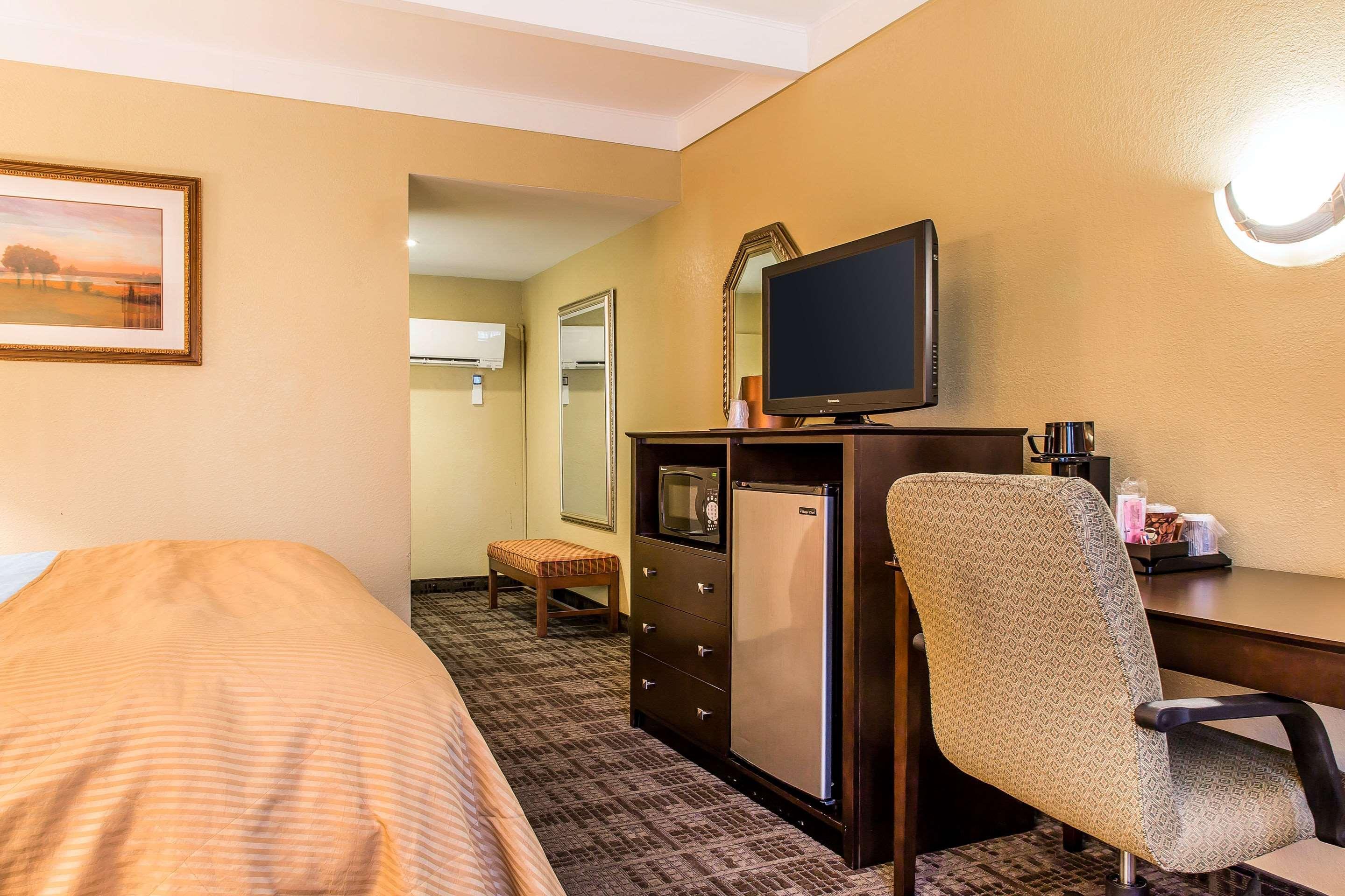 Clarion Hotel & Suites Hamden-New Haven Extérieur photo