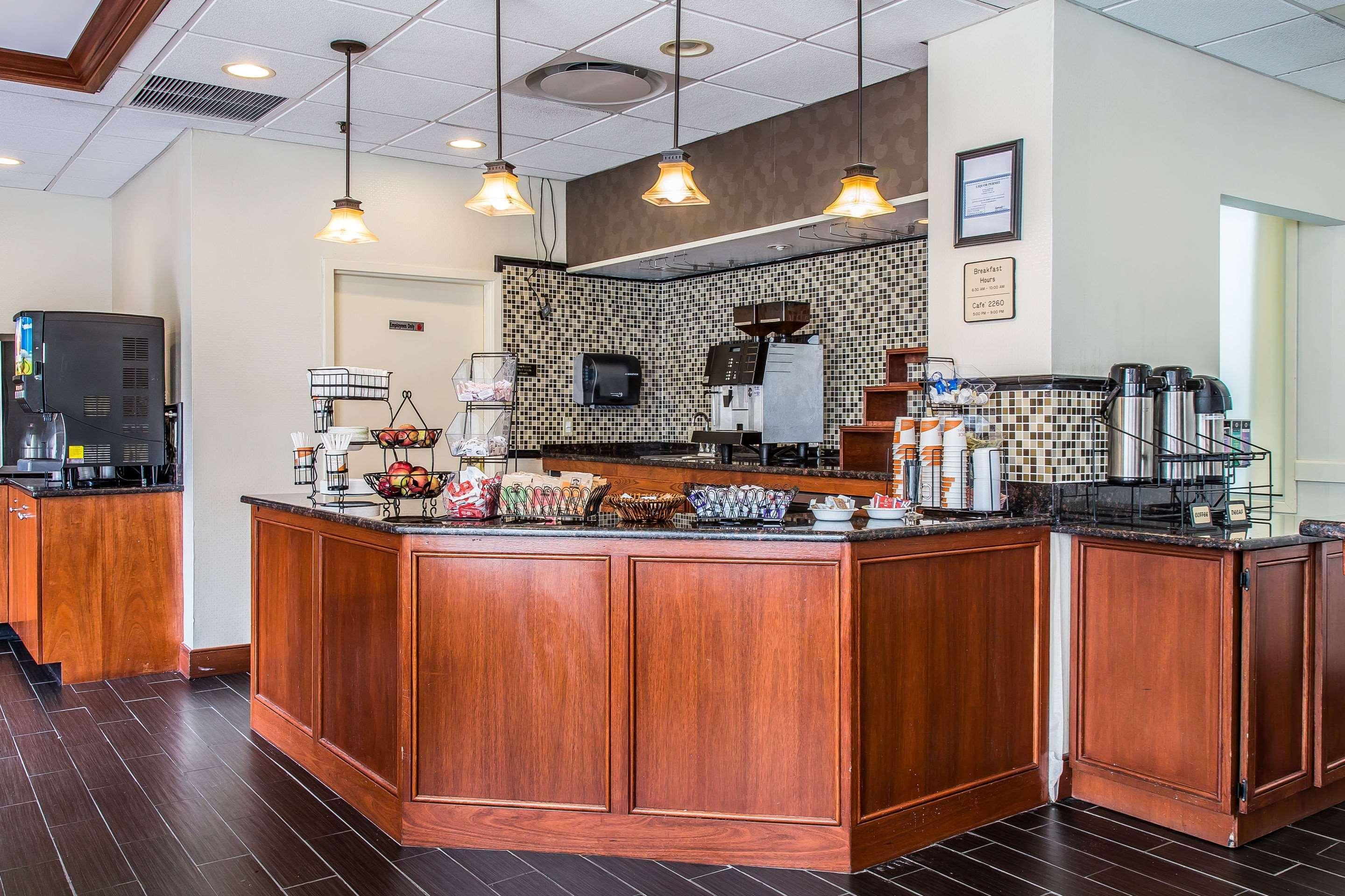 Clarion Hotel & Suites Hamden-New Haven Extérieur photo