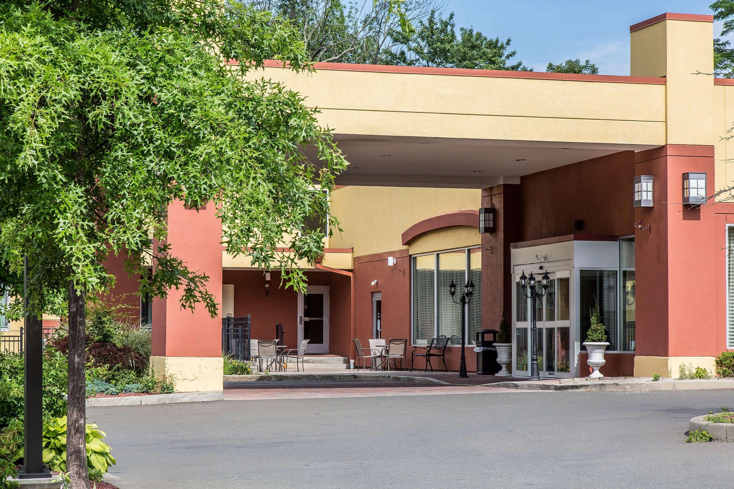 Clarion Hotel & Suites Hamden-New Haven Extérieur photo