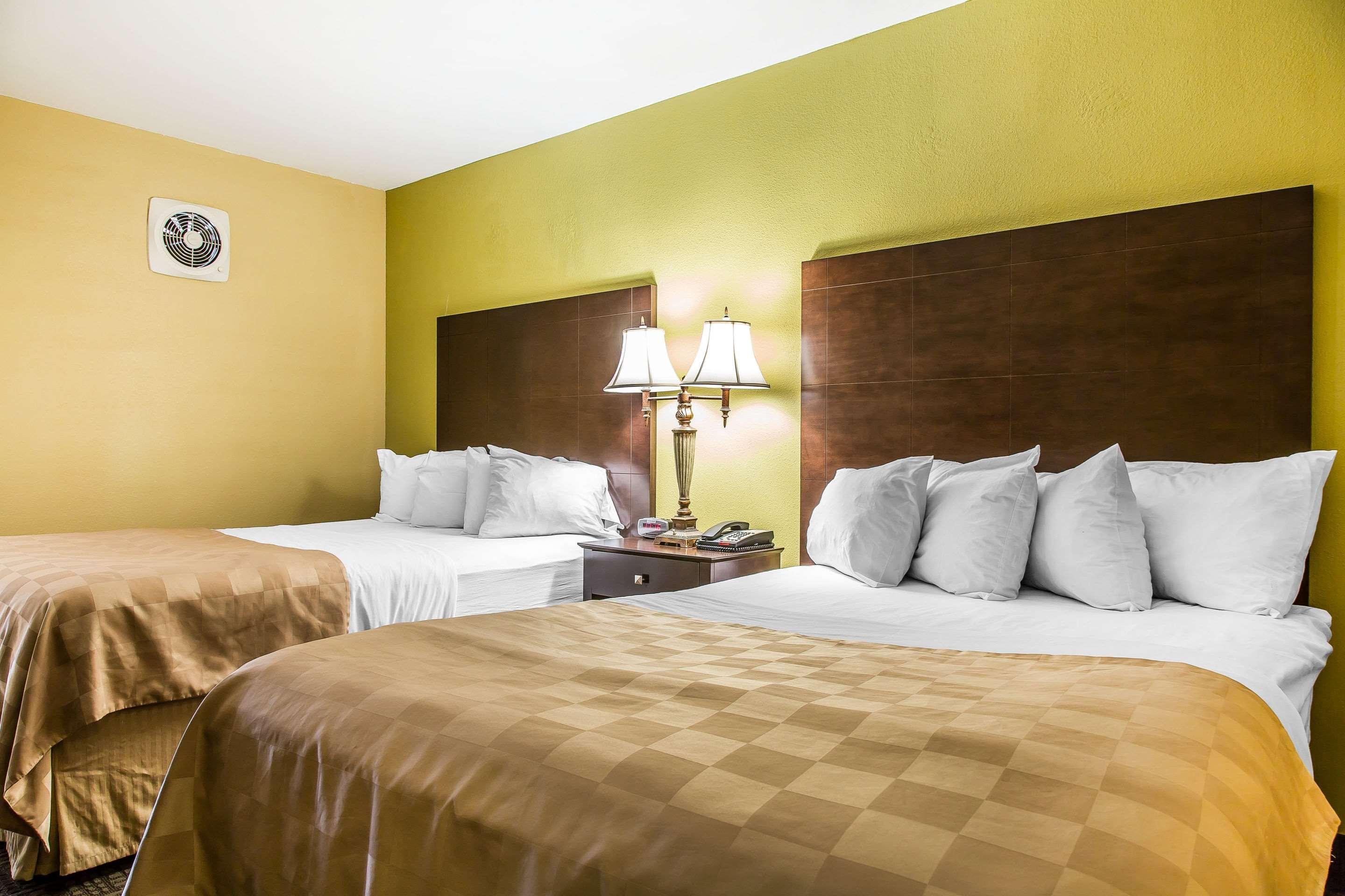 Clarion Hotel & Suites Hamden-New Haven Extérieur photo