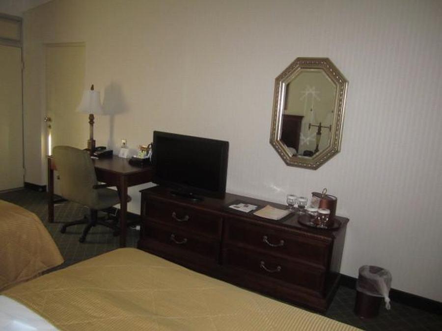 Clarion Hotel & Suites Hamden-New Haven Extérieur photo