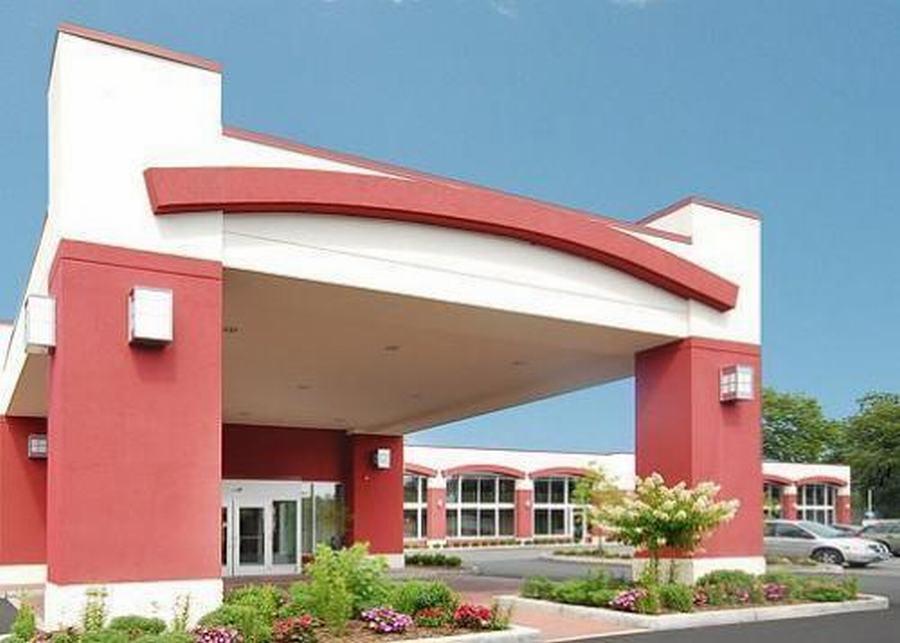 Clarion Hotel & Suites Hamden-New Haven Extérieur photo