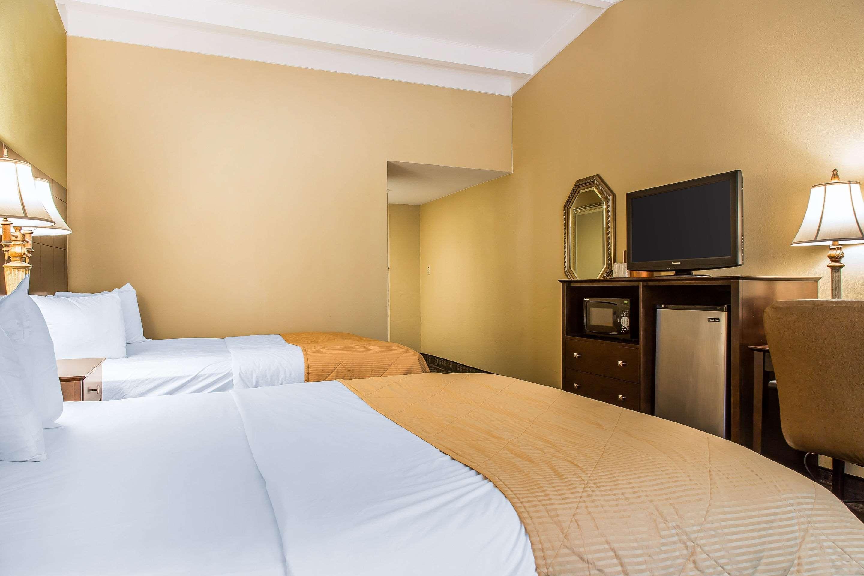 Clarion Hotel & Suites Hamden-New Haven Extérieur photo