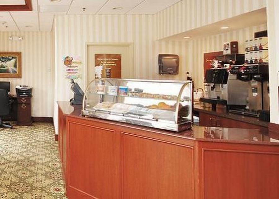 Clarion Hotel & Suites Hamden-New Haven Extérieur photo