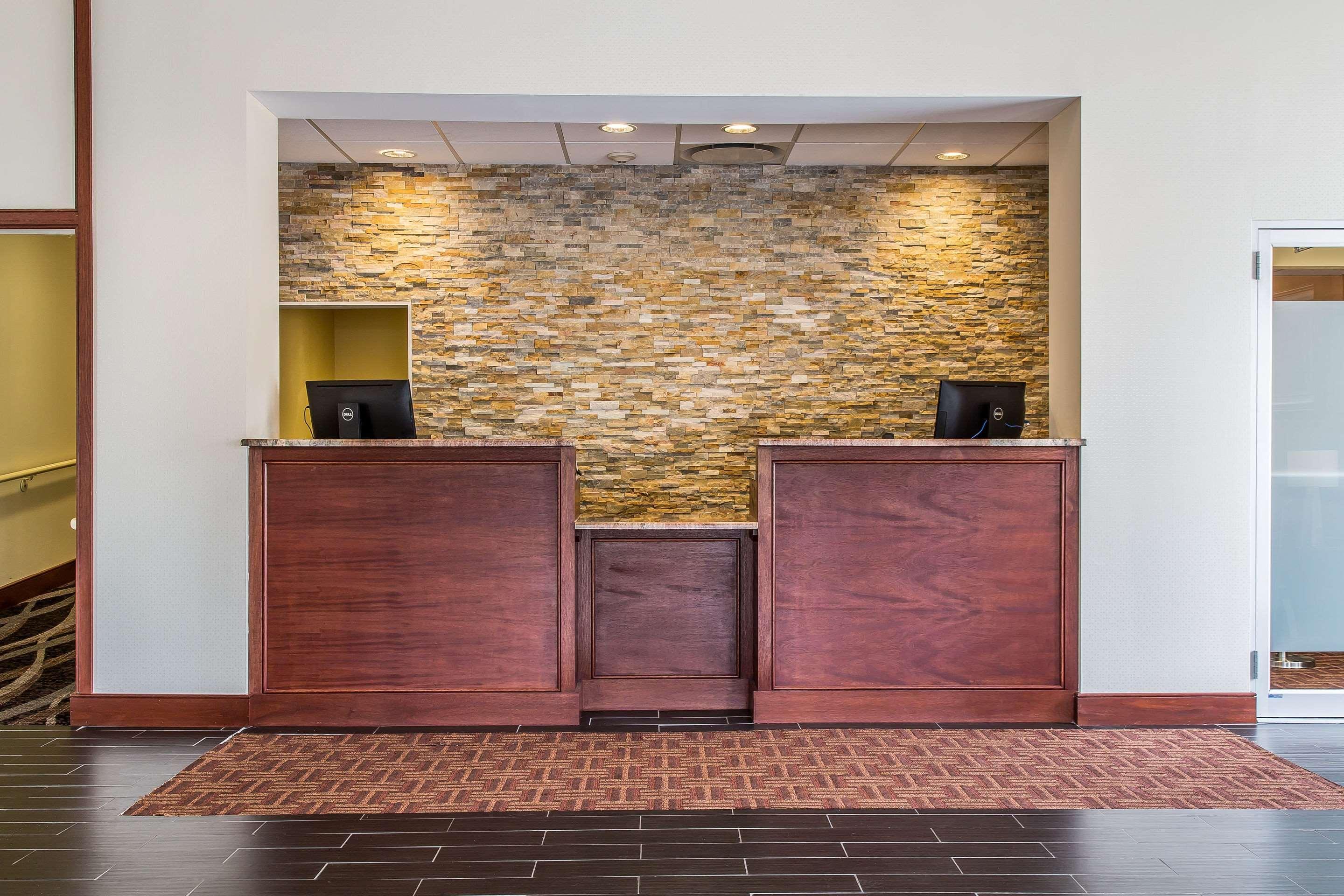 Clarion Hotel & Suites Hamden-New Haven Extérieur photo