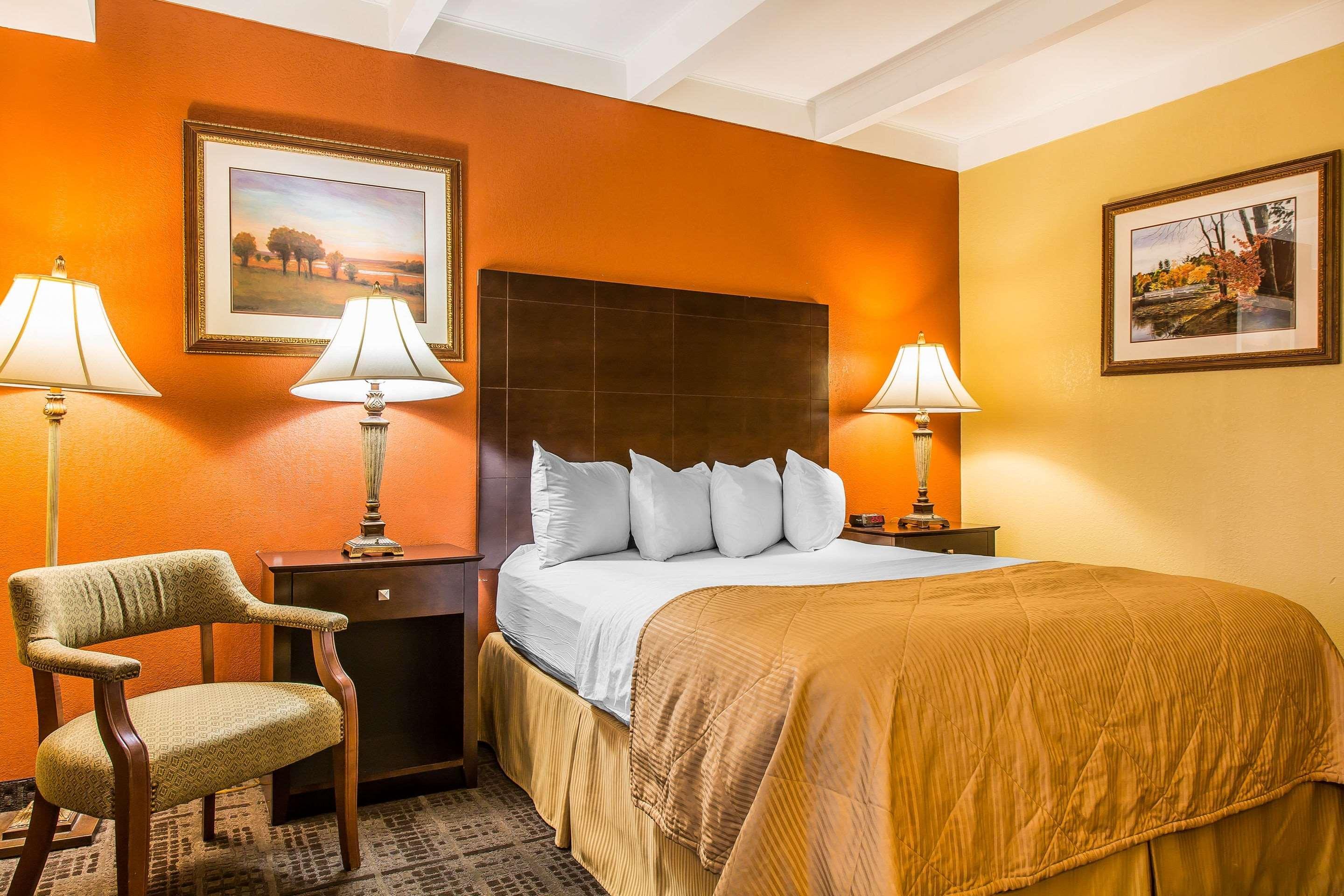 Clarion Hotel & Suites Hamden-New Haven Extérieur photo
