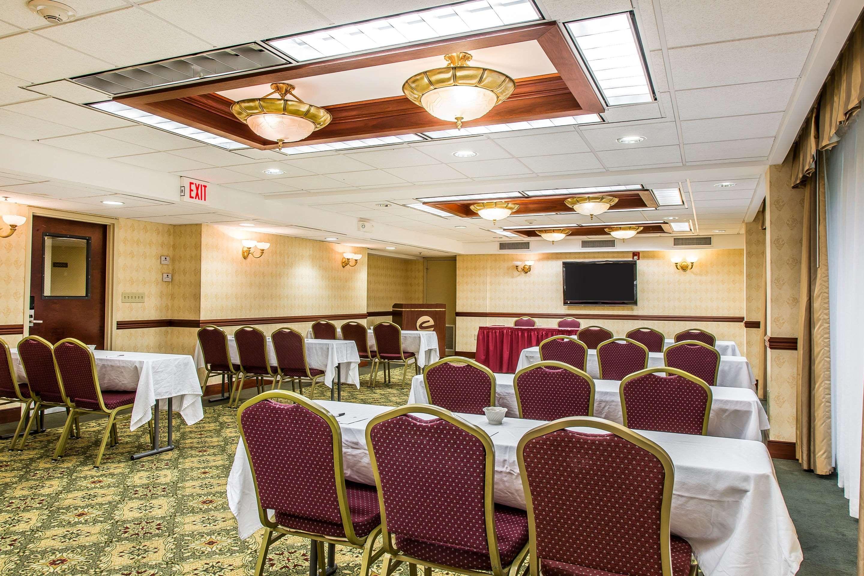 Clarion Hotel & Suites Hamden-New Haven Extérieur photo